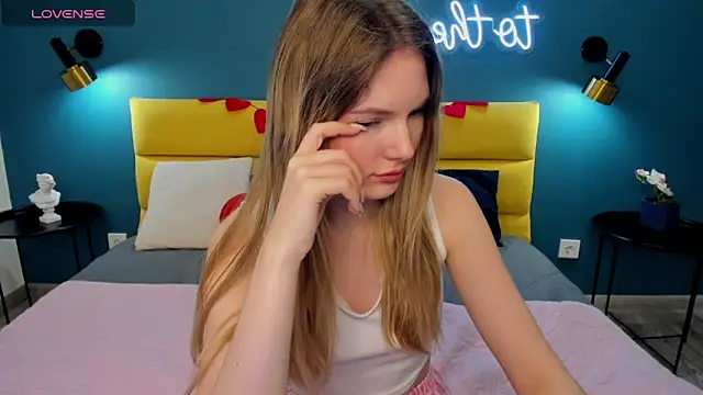 Snapshot of EvelineAmore chatting on February 2026 08:42:01 AM EvelineAmore online show from February 2026 08:42:01 AM