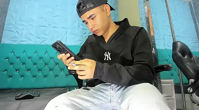 NohaCollens online show from March 2025 10:44:02 AM