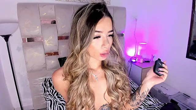 Lola Blondie online show from January 2026 11:36:01 AM