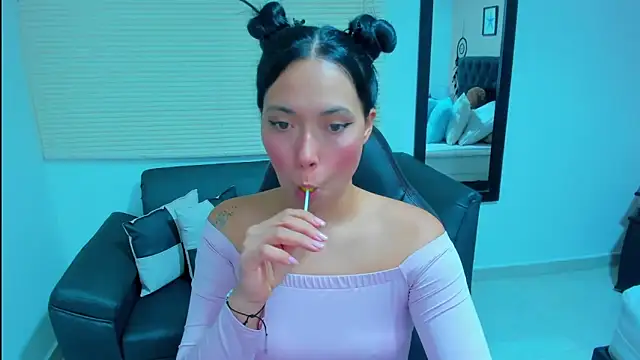 Snapshot of _LiilyWong chatting on October 2025 05:17:02 AM LiilyWong online show from October 2025 05:17:02 AM