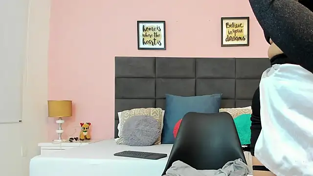 SophiaQueens online show from October 2025 08:33:01 PM