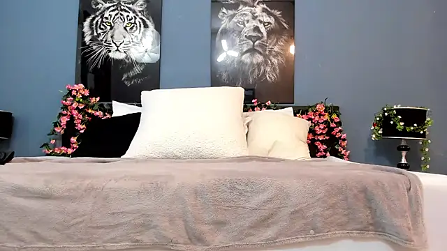 SophiaQueens online show from November 2025 09:00:02 PM