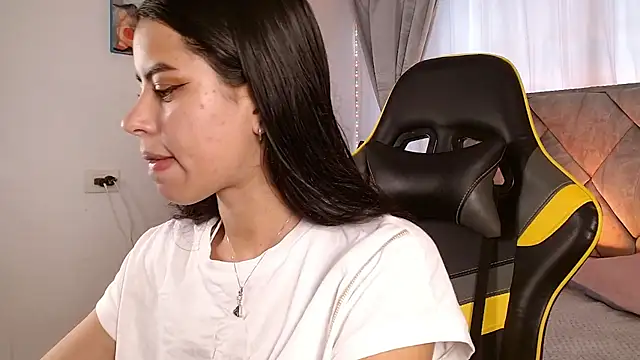 Snapshot of Bear-Mel chatting on November 2025 06:08:02 PM Bear-Mel online show from November 2025 06:08:02 PM