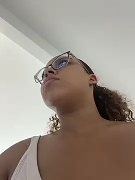 Snapshot of AlesiaCooper chatting on May 2026 02:19:02 AM AlesiaCooper online show from May 2026 02:19:02 AM