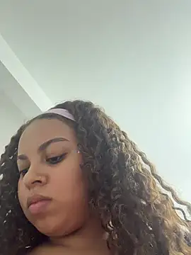 Snapshot of AlesiaCooper chatting on June 2026 04:04:01 AM AlesiaCooper online show from June 2026 04:04:01 AM