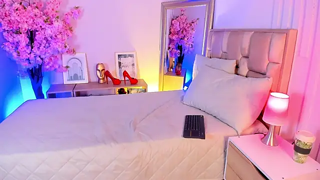 naia xo online show from November 2025 09:04:02 PM