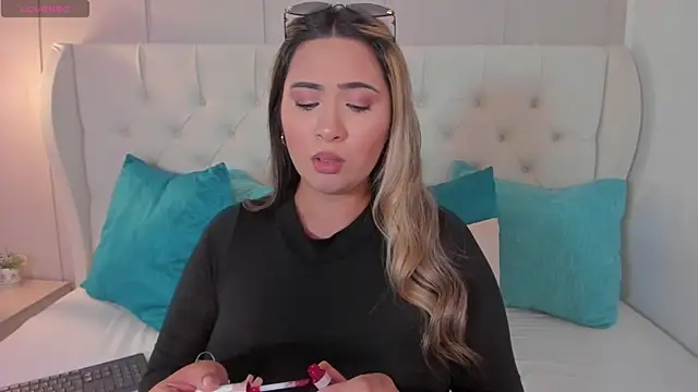 Snapshot of megan_jonesss chatting on October 2025 09:34:02 PM megan jonesss online show from October 2025 09:34:02 PM
