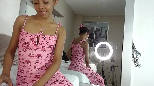 willow smitt online show from November 2025 12:58:02 PM