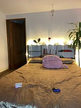 Lia Valmont online show from April 2026 01:25:01 AM