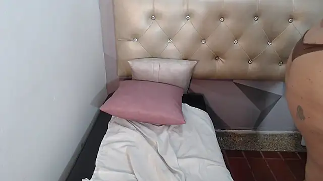 Snapshot of Milf-Prettyboobs chatting on February 2026 06:31:02 AM Milf-Prettyboobs online show from February 2026 06:31:02 AM