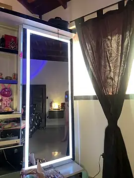 Paulet Johnson online show from November 2025 08:54:02 PM