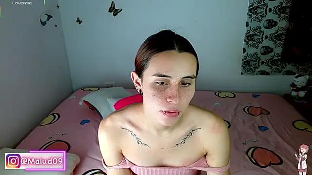 Snapshot of Malud09 chatting on October 2025 01:00:02 PM Malud09 online show from October 2025 01:00:02 PM