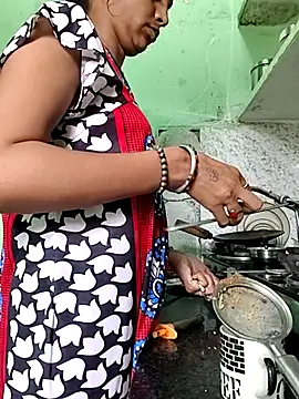 Hotty-Nidhi online show from September 2025 04:12:02 AM