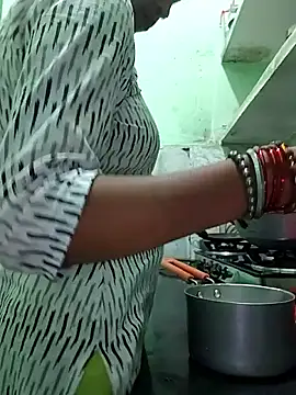 Hotty-Nidhi online show from October 2025 04:41:02 PM