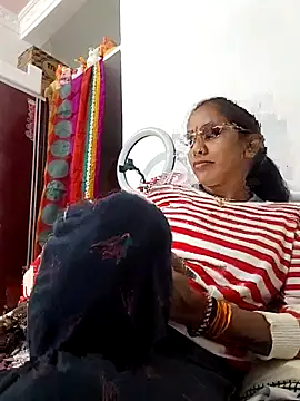 Hotty-Nidhi online show from December 2025 03:21:02 PM