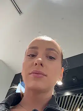 Snapshot of AlexisWhit chatting on September 2025 08:29:01 AM AlexisWhit online show from September 2025 08:29:01 AM