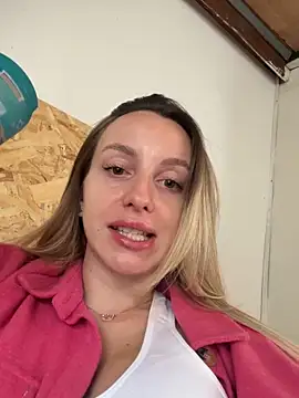 Snapshot of AlexisWhit chatting on September 2025 07:14:02 AM AlexisWhit online show from September 2025 07:14:02 AM