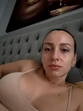 Snapshot of AlexisWhit chatting on October 2025 07:17:02 AM AlexisWhit online show from October 2025 07:17:02 AM