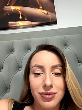 Snapshot of AlexisWhit chatting on October 2025 07:06:02 AM AlexisWhit online show from October 2025 07:06:02 AM