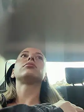 Snapshot of AlexisWhit chatting on October 2025 07:31:02 AM AlexisWhit online show from October 2025 07:31:02 AM