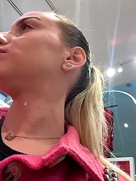 Snapshot of AlexisWhit chatting on November 2025 08:49:01 AM AlexisWhit online show from November 2025 08:49:01 AM