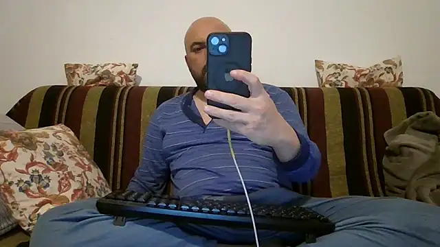 maxxxio12 online show from April 2026 07:04:01 PM