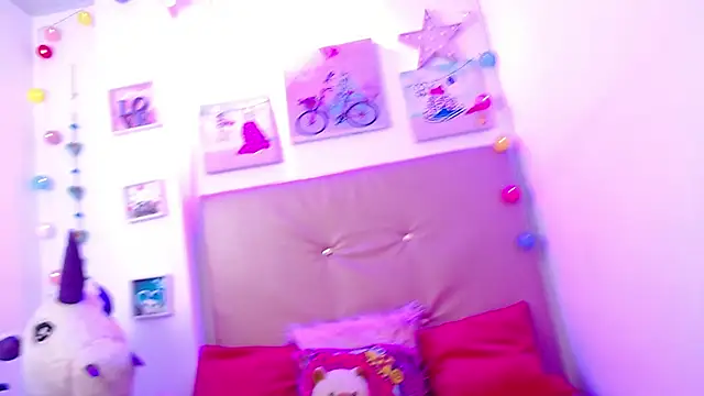 lili roussi online show from March 2025 03:02:02 AM