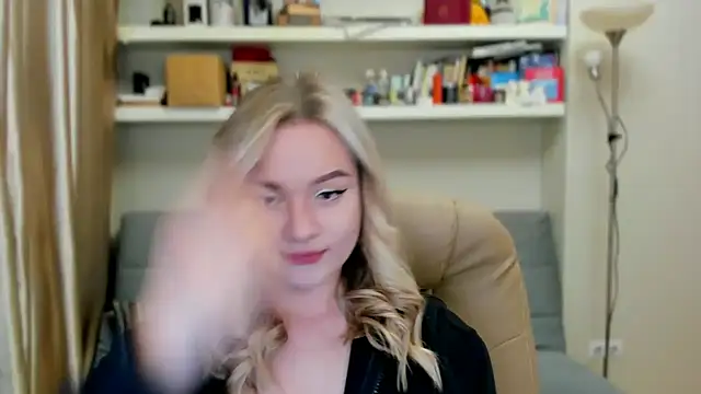 Kara Smith  online show from October 2025 10:39:01 PM