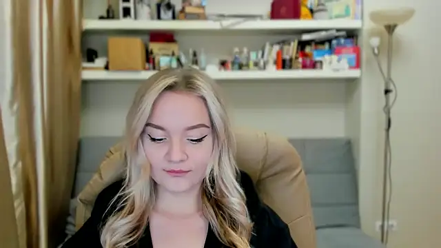 Kara Smith  online show from October 2025 10:41:01 PM