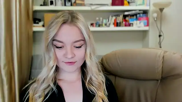 Kara Smith  online show from October 2025 09:24:01 PM