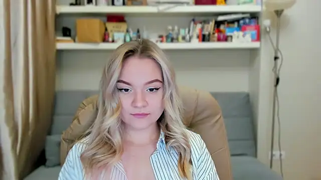 Kara Smith  online show from November 2025 10:30:01 PM