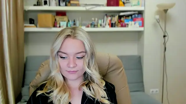 Kara Smith  online show from December 2025 11:58:01 PM