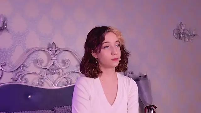 Gia Riccardo online show from November 2025 04:28:02 PM