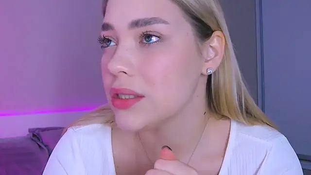 Snapshot of DIANAxxxDIAMOND chatting on November 2025 10:05:01 AM DIANAxxxDIAMOND online show from November 2025 10:05:01 AM