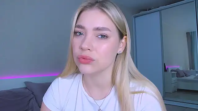 Snapshot of DIANAxxxDIAMOND chatting on November 2025 10:25:02 AM DIANAxxxDIAMOND online show from November 2025 10:25:02 AM