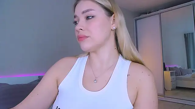 Snapshot of DIANAxxxDIAMOND chatting on November 2025 10:47:02 AM DIANAxxxDIAMOND online show from November 2025 10:47:02 AM