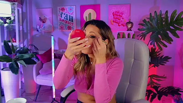 SarahAlluring online show from January 2026 12:20:01 PM