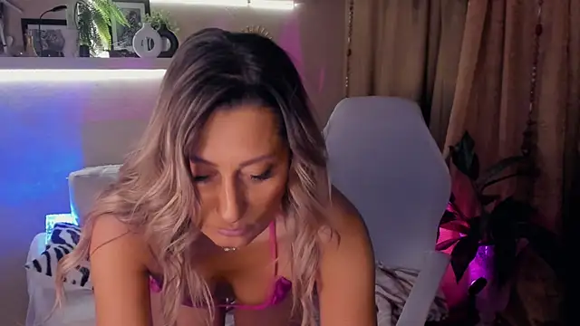 SarahAlluring online show from May 2026 06:09:01 PM