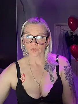 Curvy-Cleo online show from February 2026 09:44:01 PM