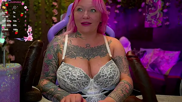 Snapshot of BlackedBarbie chatting on September 2025 07:15:01 PM BlackedBarbie online show from September 2025 07:15:01 PM