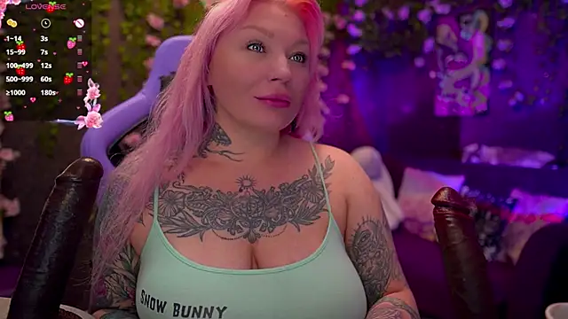 Snapshot of BlackedBarbie chatting on October 2025 12:52:02 PM BlackedBarbie online show from October 2025 12:52:02 PM