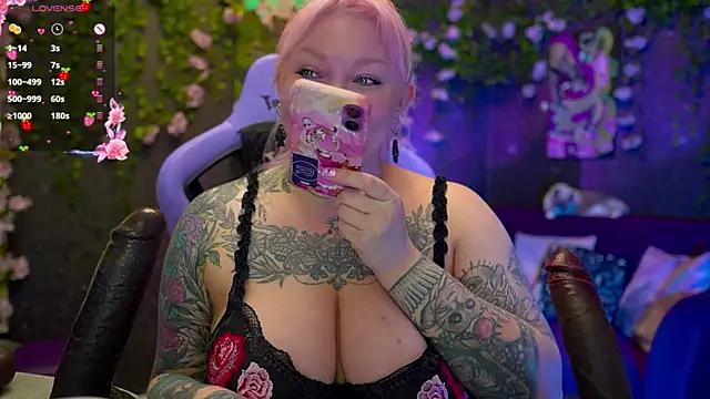 Snapshot of BlackedBarbie chatting on October 2025 06:51:01 PM BlackedBarbie online show from October 2025 06:51:01 PM