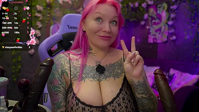 Snapshot of BlackedBarbie chatting on November 2025 06:18:02 PM BlackedBarbie online show from November 2025 06:18:02 PM