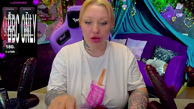 Snapshot of BlackedBarbie chatting on July 2026 06:59:01 PM BlackedBarbie online show from July 2026 06:59:01 PM