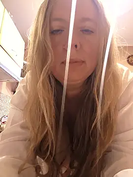 Irina3718 online show from January 2026 01:16:02 PM