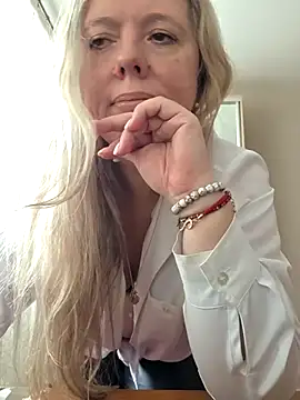 Irina3718 online show from February 2026 10:58:02 AM