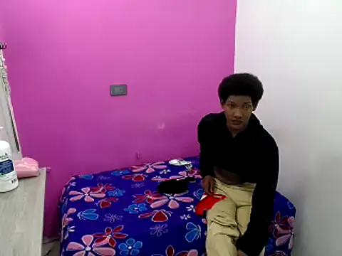 Snapshot of Kittenx18 chatting on March 2025 06:32:01 AM Kittenx18 online show from March 2025 06:32:01 AM