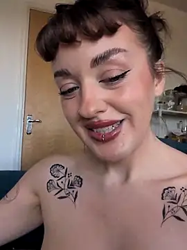 Petite Juicy Olive online show from April 2026 09:01:02 AM