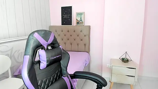 Tania Duque online show from November 2025 03:01:02 PM