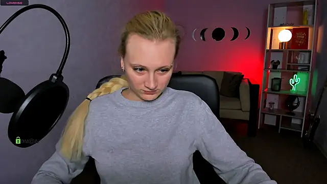 madam uliis online show from November 2025 12:30:01 PM